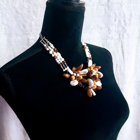 #J5 Brown & White Flower Bead Designed Necklace - Picture 1 of 7